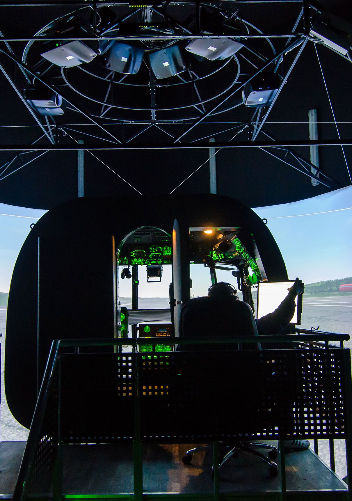 PilotReady uses eye tracking to measure pilot attention, fatigue, and ...
